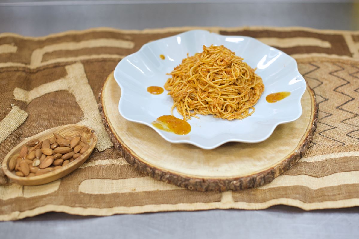 Spaghettis à la sauce tomate et basilic avec Vege Cube à l’amande