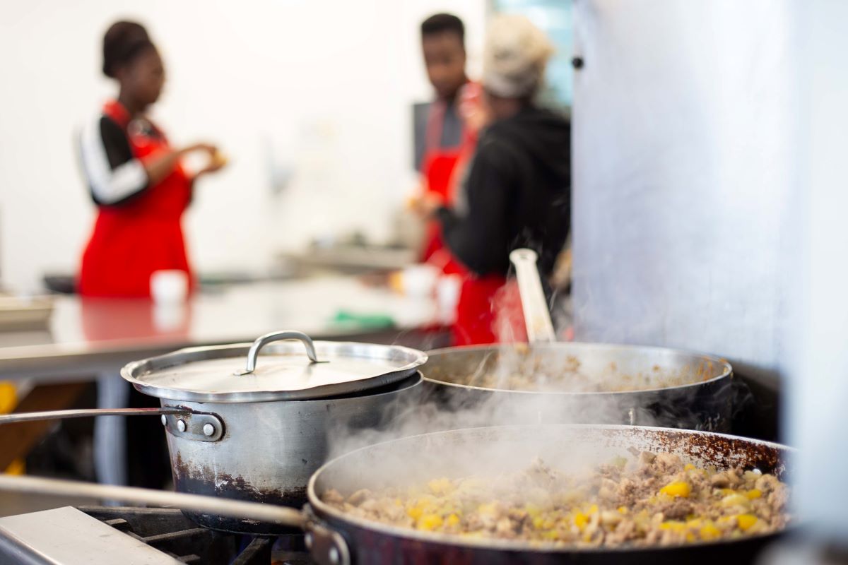 En 2023, les ateliers de cuisine collective de la CCHM ont permis de réaliser environ 50 000 repas (portions individuelles).